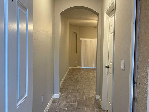 2nd image of 2331 Retreat View Cir