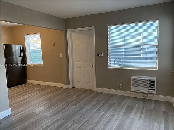 3rd image of 2300 Douglas St #5