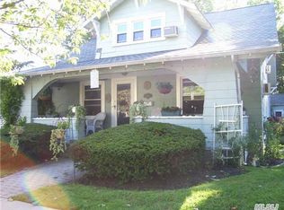 207 S 2nd St, Lindenhurst, NY 11757
