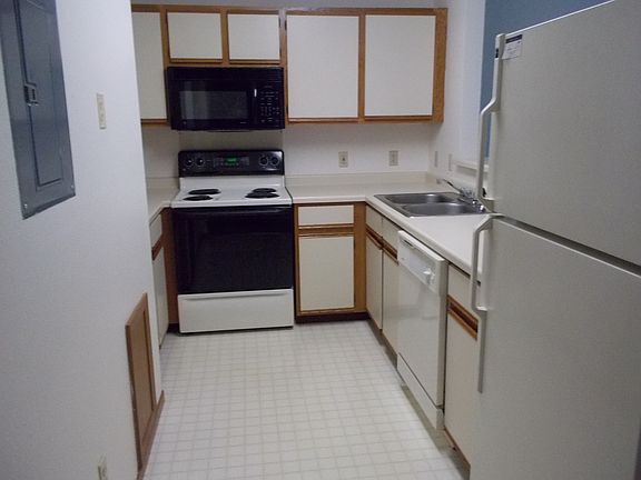 2nd image of 2821 Cutters Grove Ave APT 005