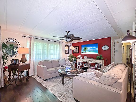4th image of 28 Oneida Dr