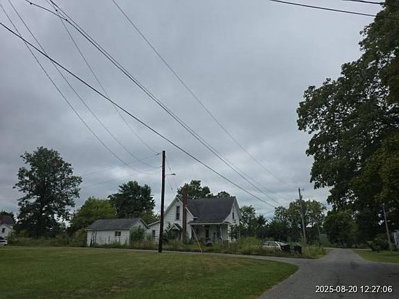 Exterior Neighborhood (street photo)