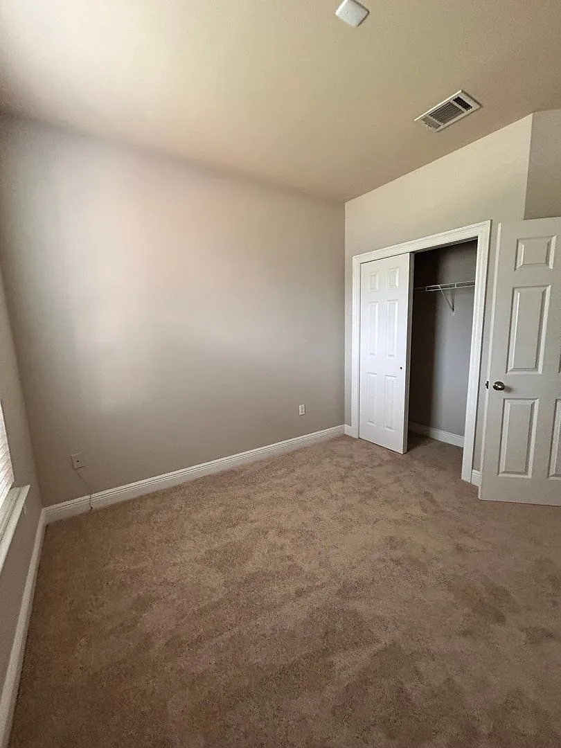Two Weeks Free Move In Special! 4 Br/3ba In Gated Neighborhood Off Jefferson Or Bluebonnet Near I... — Photo 3