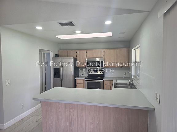 5th image of 1203 SW 34th St