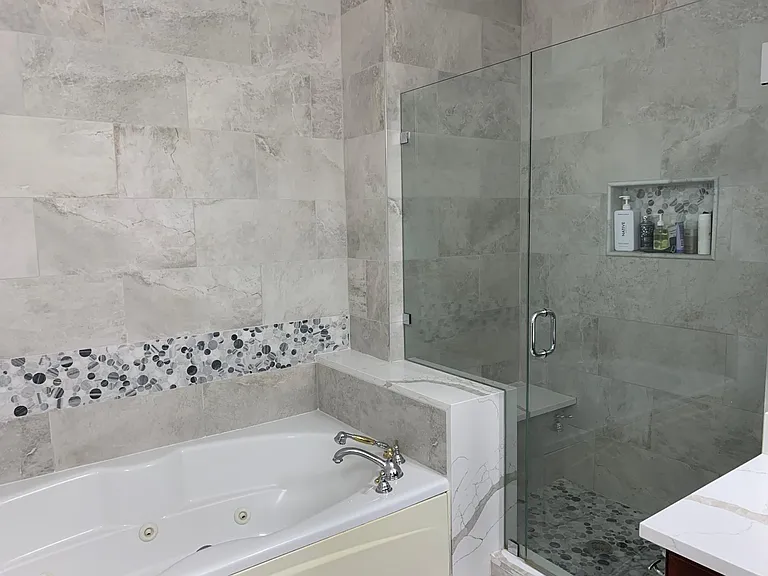 574 NW 35th Pl — Photo 13