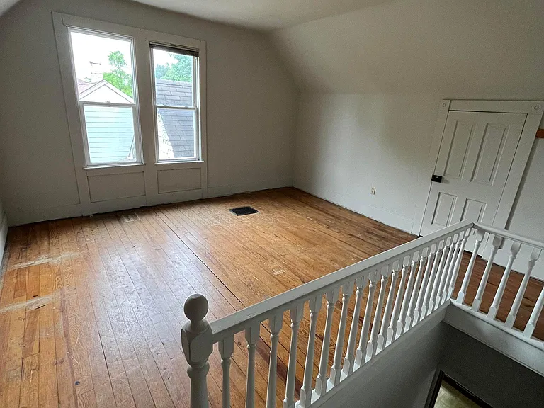 1132 Sycamore St — Photo 4