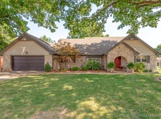 1038 SE Greystone Ave, Bartlesville, OK 74006