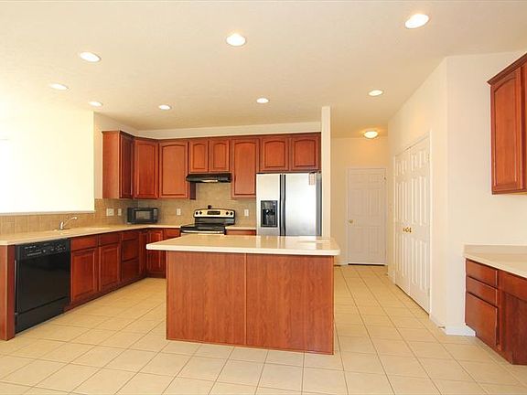 5th image of 491 Park Pl