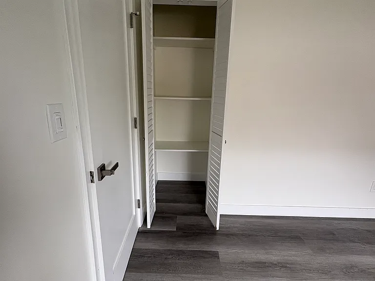 506 W Hillcrest Blvd #2 — Photo 5