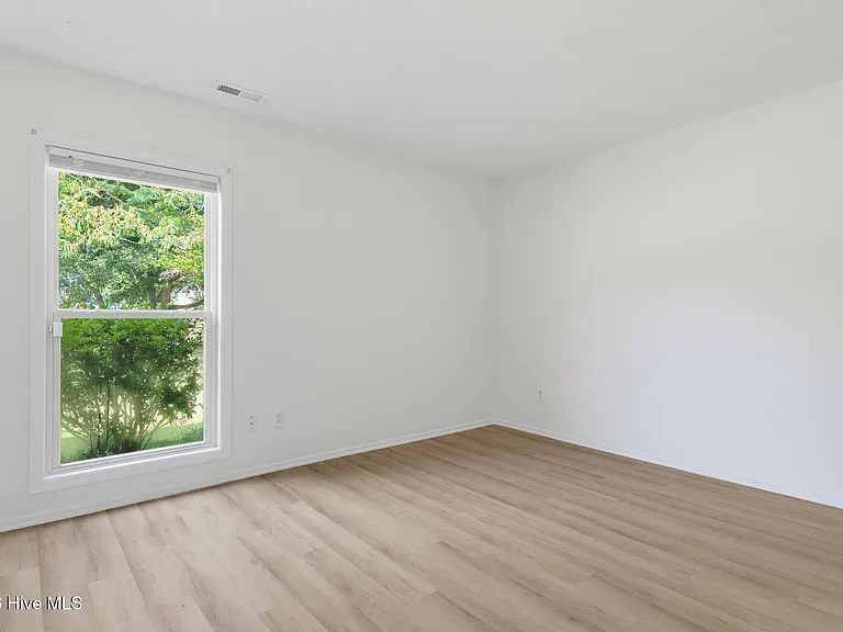 305 W Willowood Ln — Photo 30