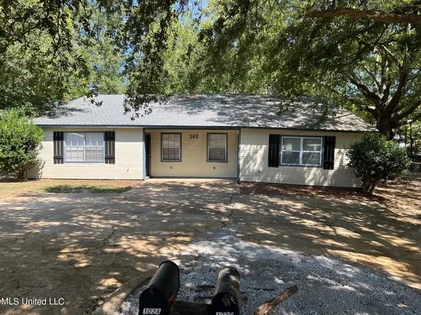 102 Los Palachios Ct, Clinton, MS 39056