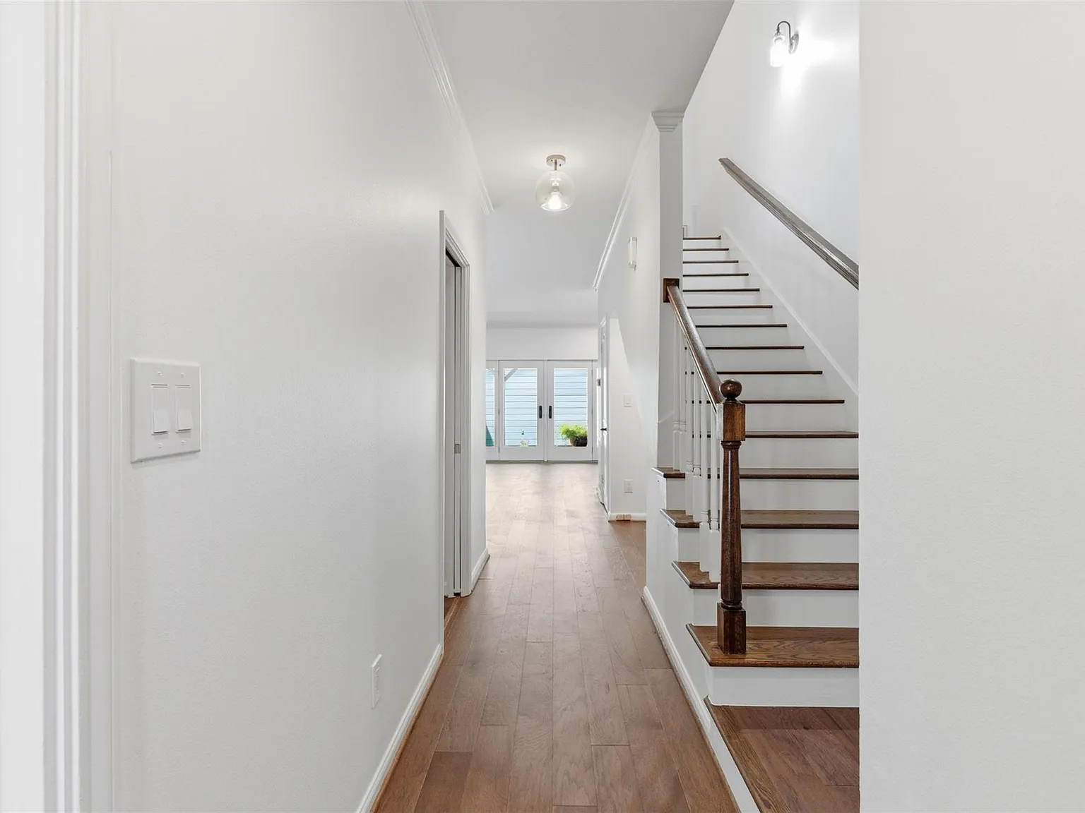 2 bed, 2.5 bath, 1600 sqft, $2,850 — Photo 2