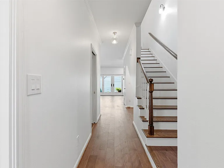8614 Oakford Dr — Photo 2