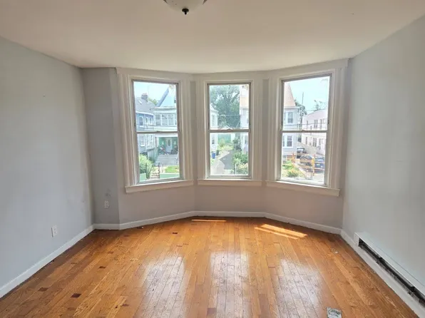 960 Grove St #2R, Irvington, NJ 07111