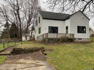 5685 West Ln, Lake View, NY 14085