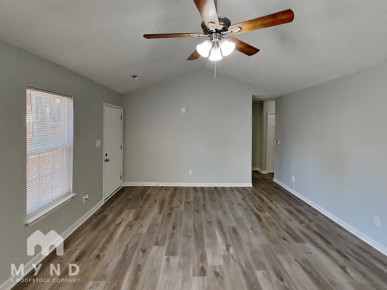 5419 Howard St — Photo 9