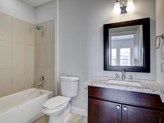 3rd image of 2526 Hutchins St