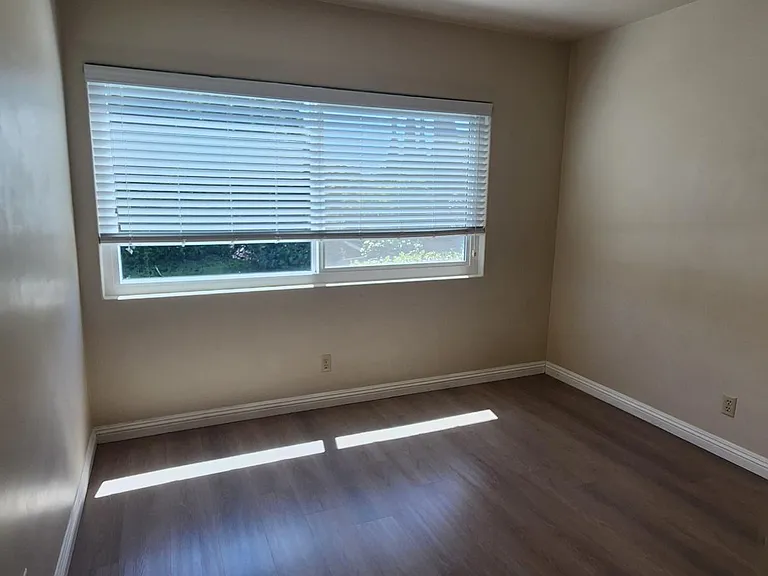 Bedroom 4 - view 1