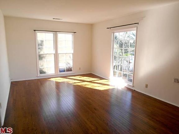 3rd image of 3242 S Beverly Dr