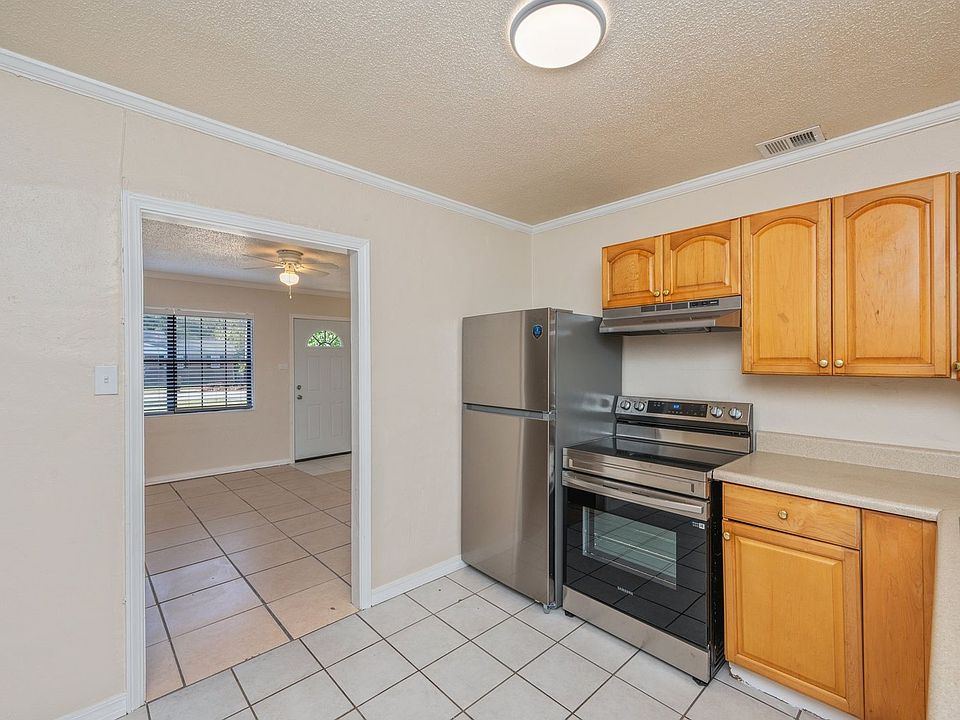 1st image of 362 Lincoln Ave Unit A