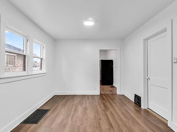 5th image of 718 E 8th St