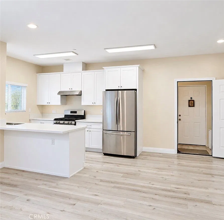 2 bed, 1340 sqft, $3,790 — Photo 2