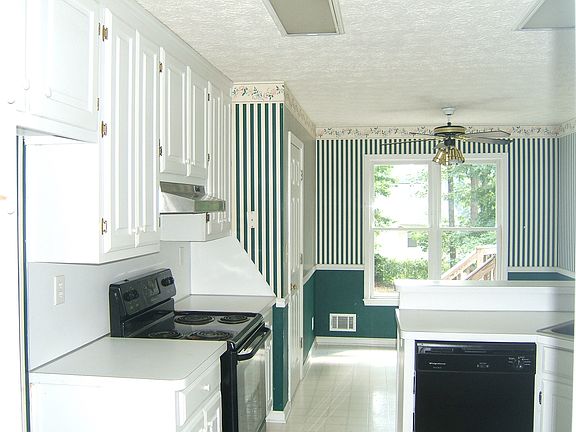 3rd image of 60 Saratoga Dr