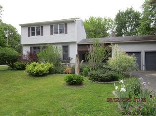 11 Michael Dr, Saratoga Springs, NY 12866
