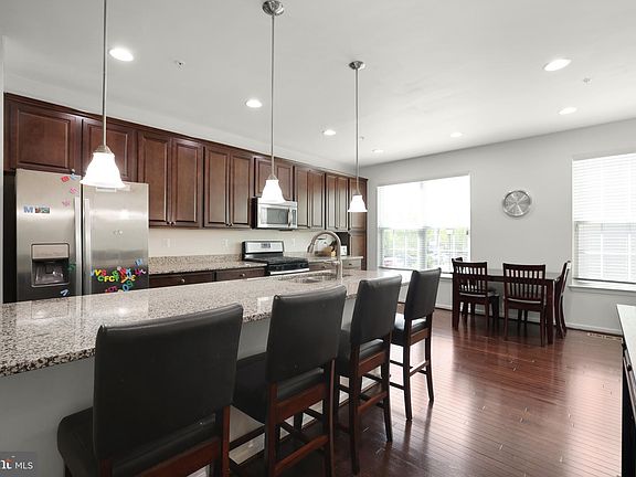 3rd image of 1015 Hawkins Way
