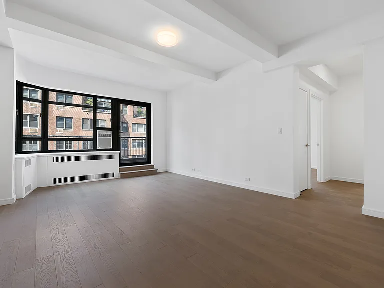 340 E 52nd St #A — Photo 3