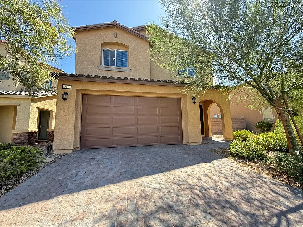 3 bed, 2.5 bath, 1966 sqft, $2,200 — Photo 2