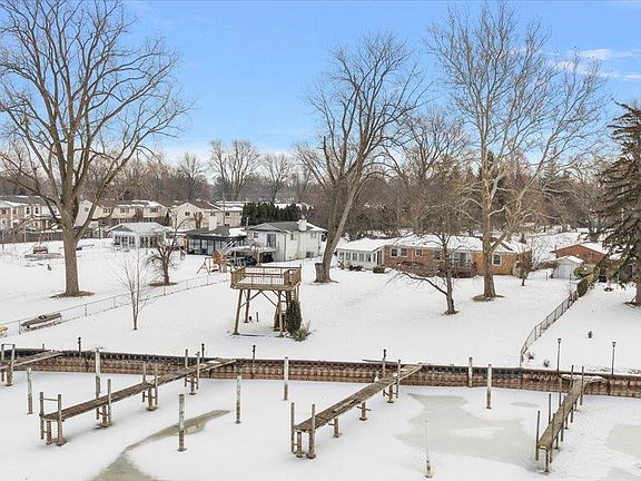 4th image of 25651 S River Rd