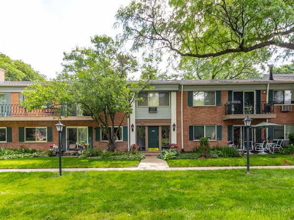 711 E Falcon Dr Unit 201, Arlington Heights, IL 60005