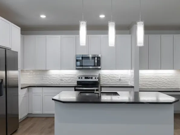 Oak Ridge Plaza, 26302 Oak Ridge Dr #04e946268, Spring, TX 77380