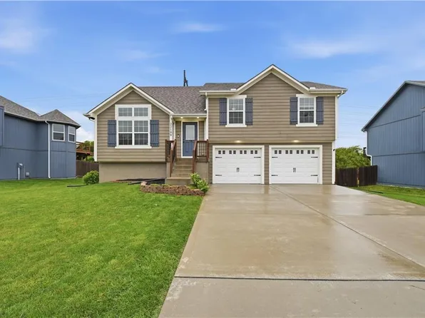 22100 Crystal Ave, Peculiar, MO 64078