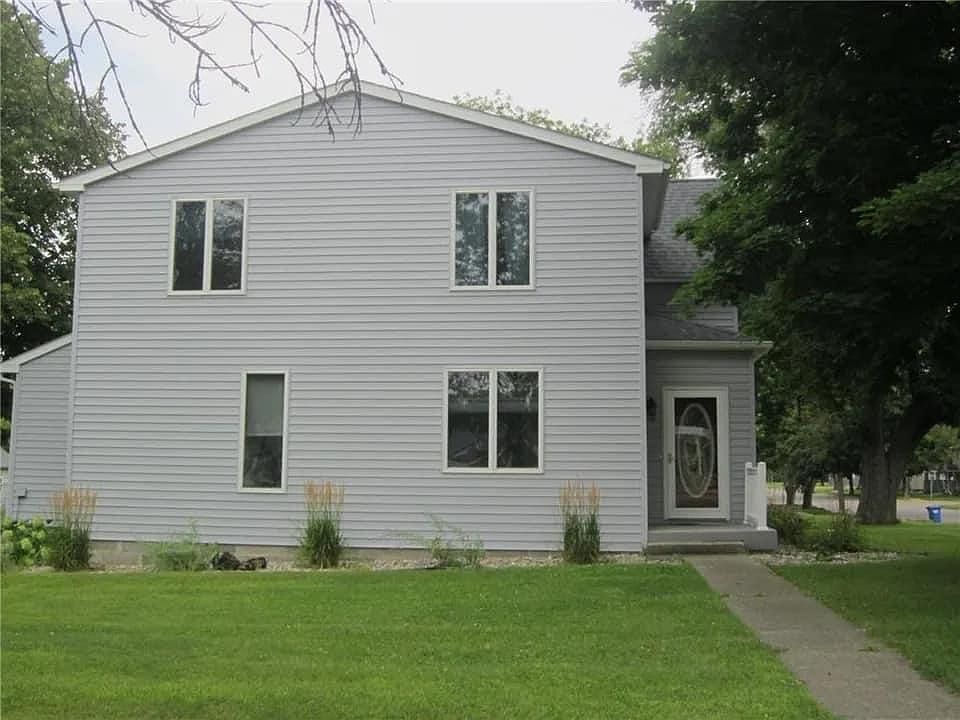 1st image of 920 11th Ave