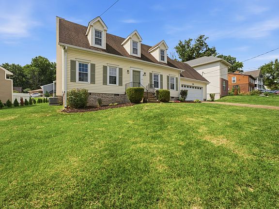 4th image of 2601 Somerset Dr