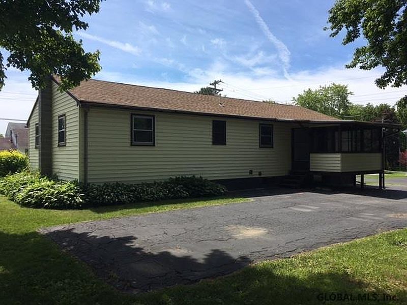 3rd image of 32 CORLISS Avenue
