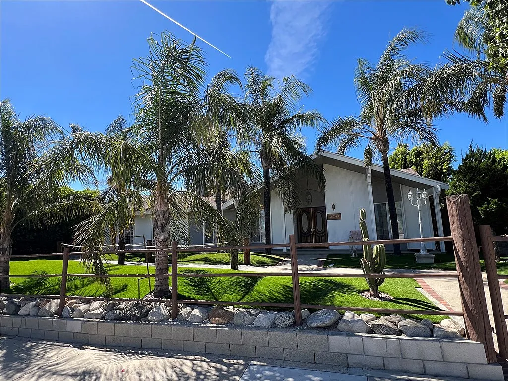 4 bed, 1928 sqft, $4,200 — Photo 4
