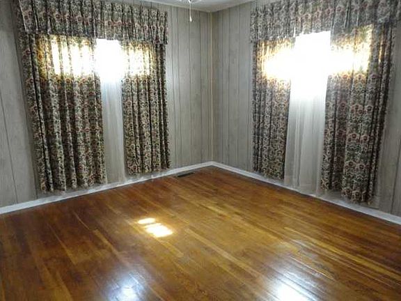 5th image of 2812 Siener Ln