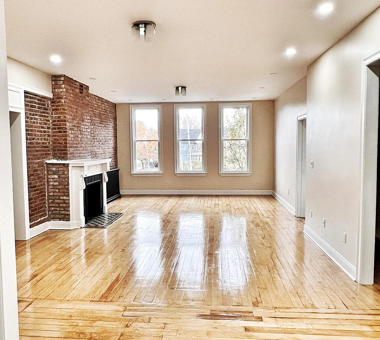 1315 Genesee St — Photo 4