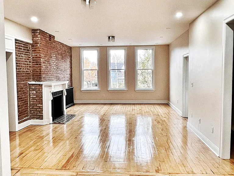 1315 Genesee St #13 — Photo 4
