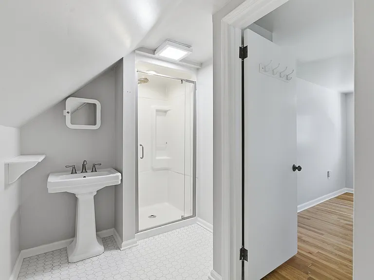 2nd floor bath