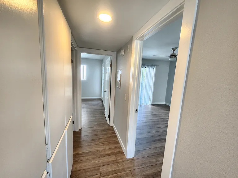 1520 Freeman Ave — Photo 6