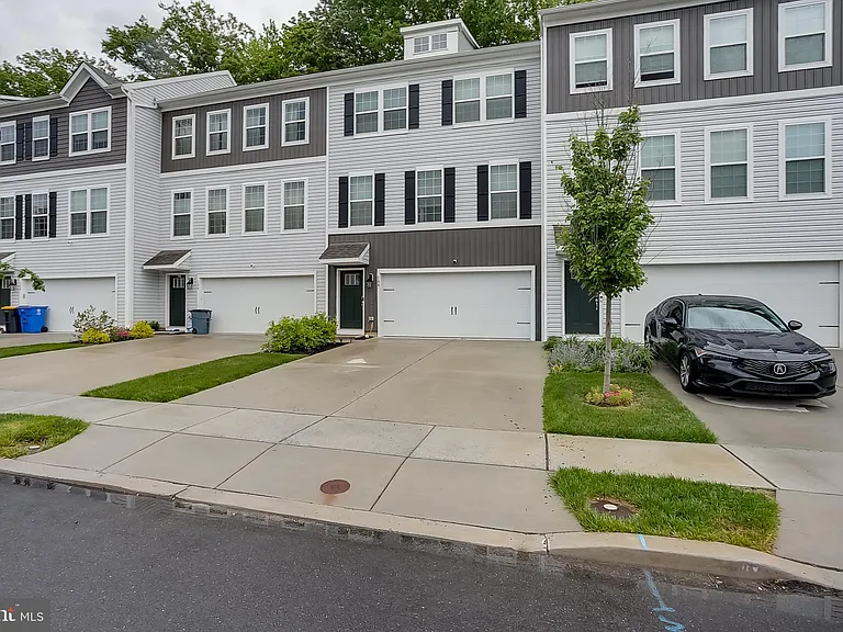 104 Levis Dr — Photo 3