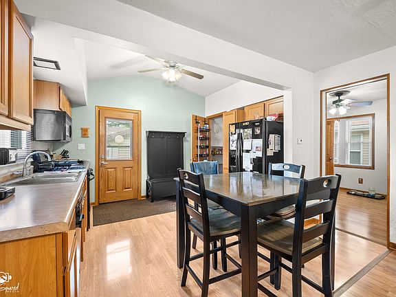 3rd image of 413 S May St