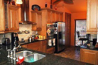 Granite/Stainless Kitchen
