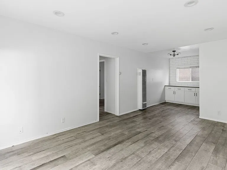 1676 Manning Ave — Photo 11