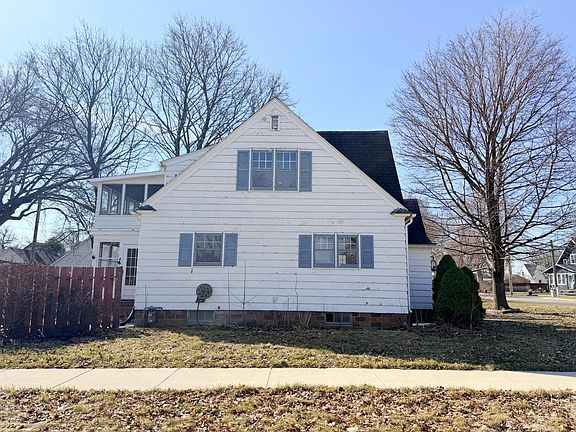 2nd image of 816 Clausen Ave