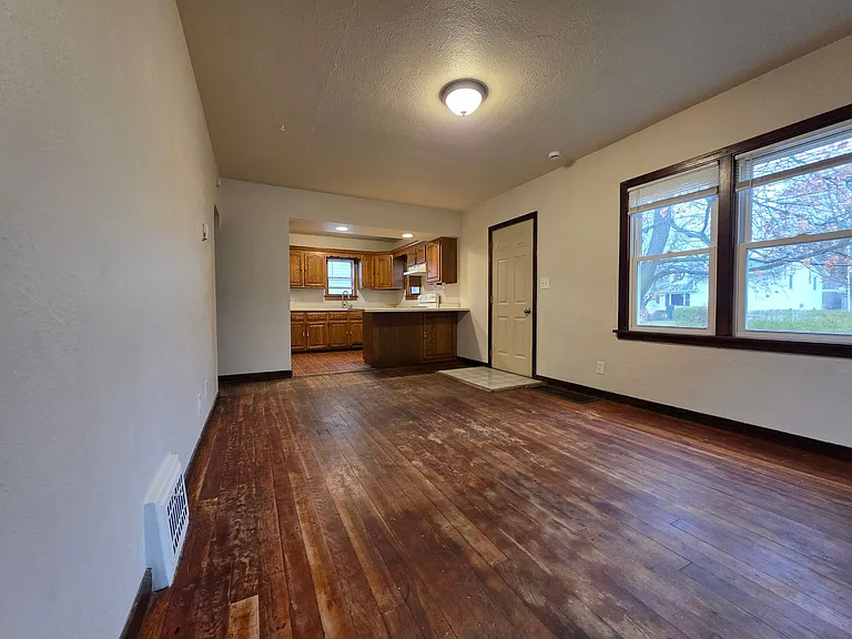 132 McKinley Ave — Photo 18